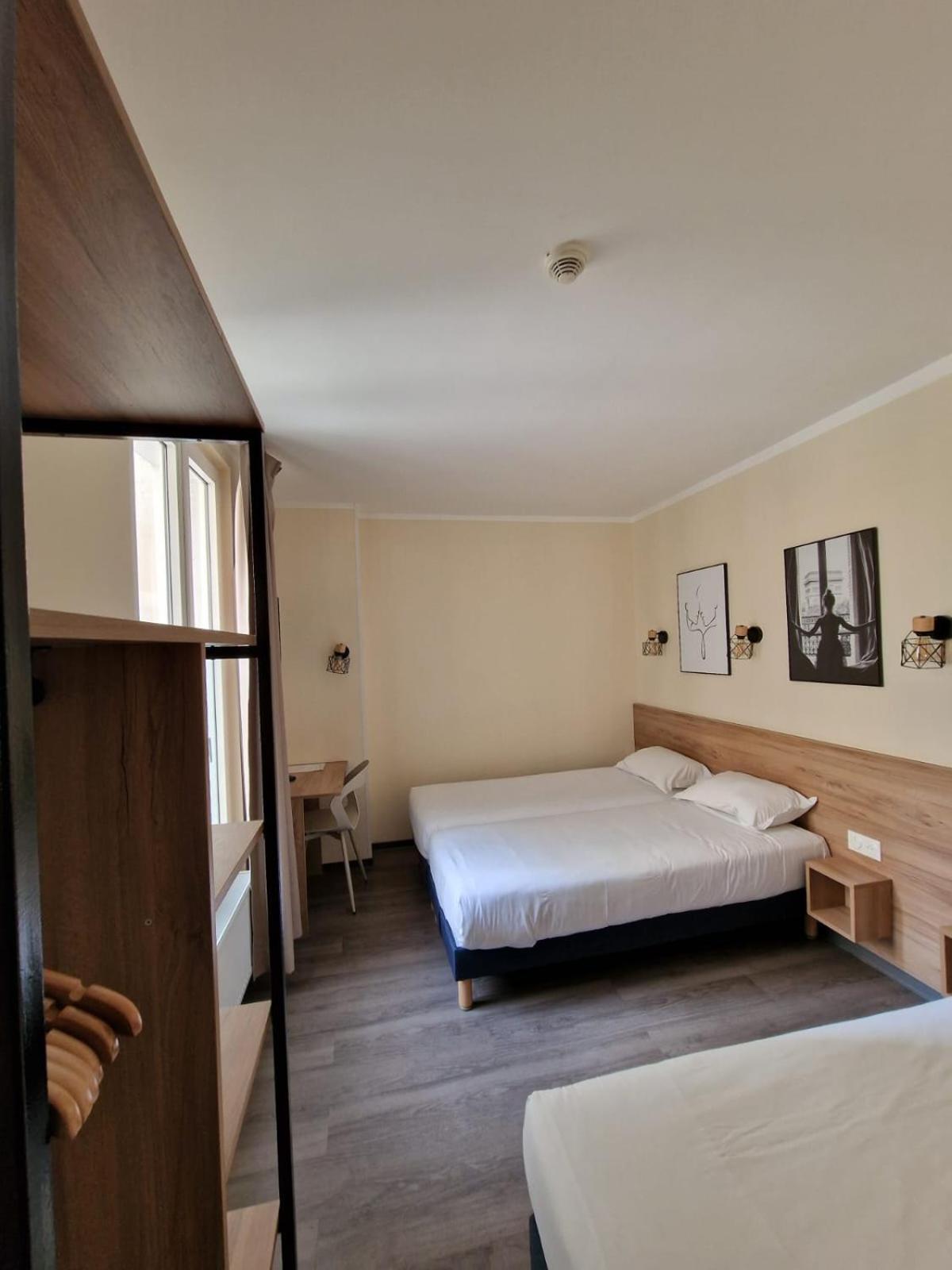 Hotel D'Anjou Левалоа-Пере Екстериор снимка