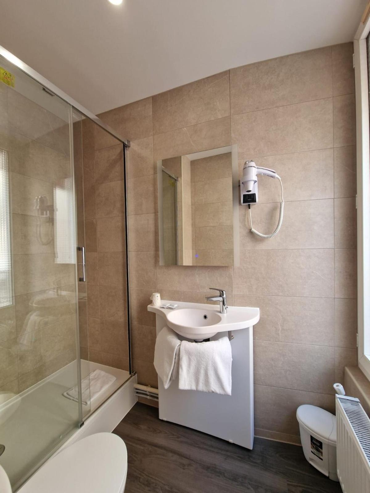 Hotel D'Anjou Левалоа-Пере Екстериор снимка
