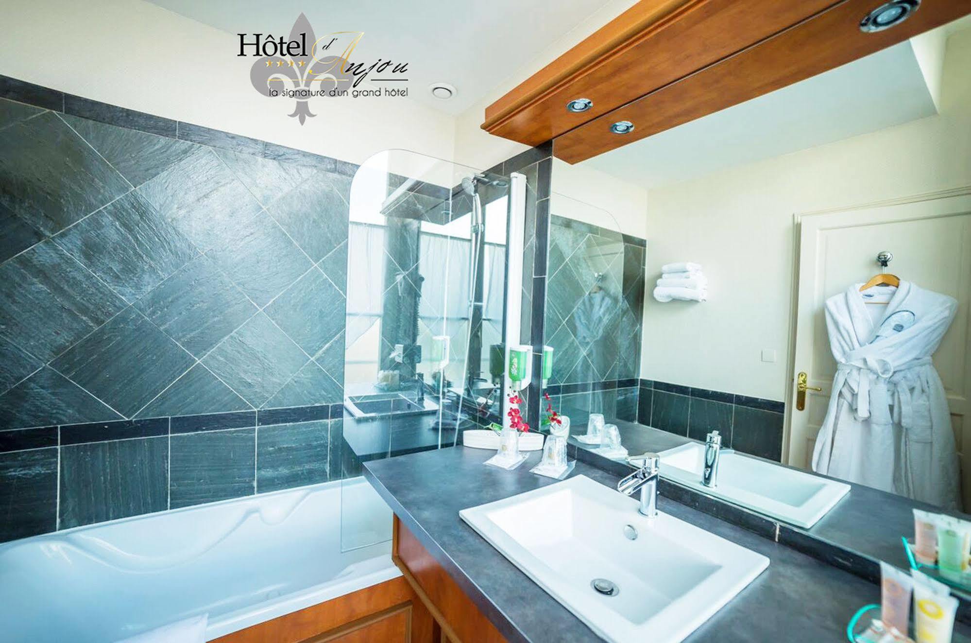 Hotel D'Anjou Левалоа-Пере Екстериор снимка